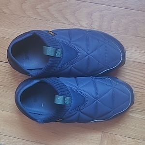 Navy Blue Teva Ember Mooc, size 7 mens/8 women